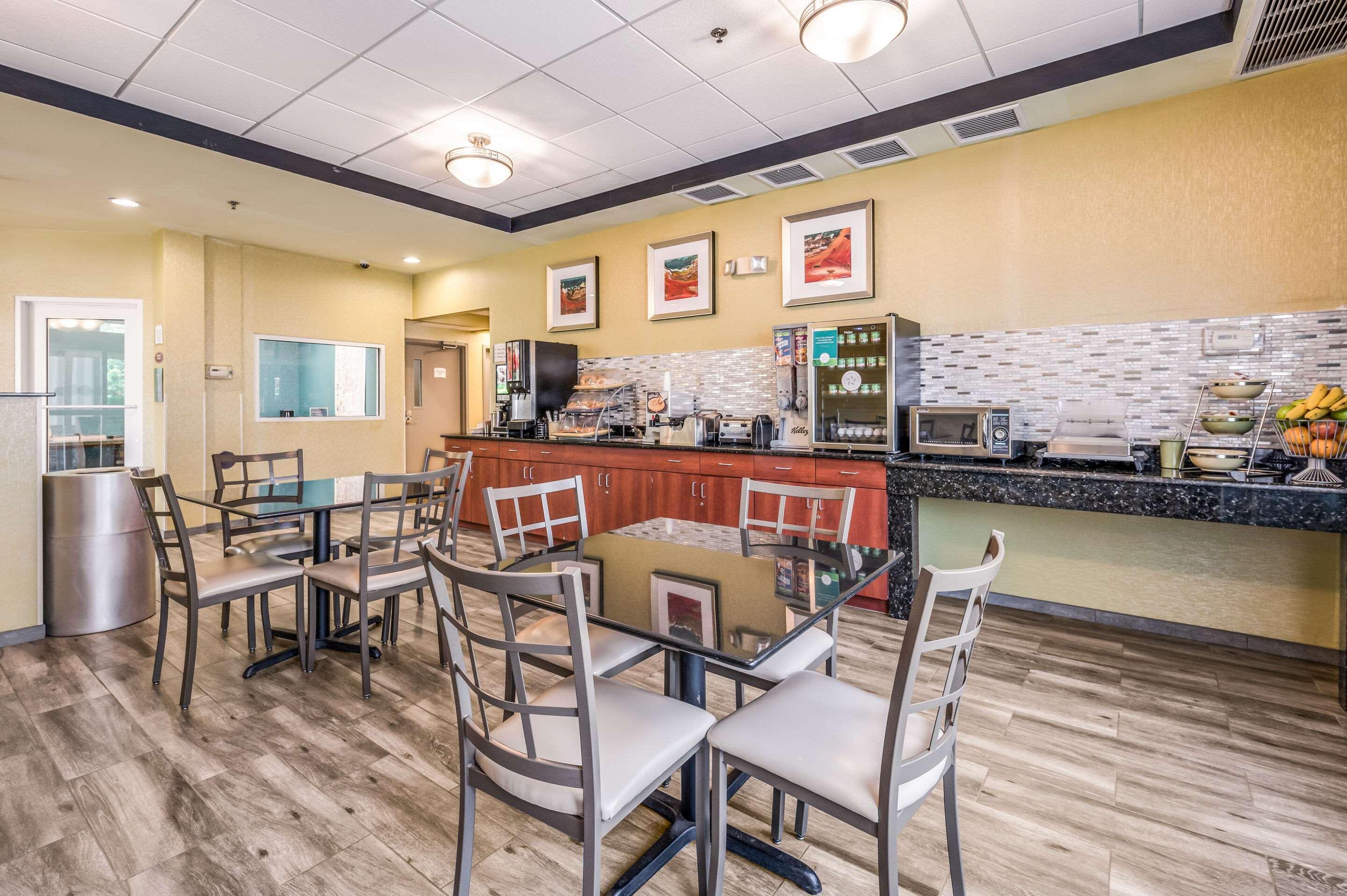 Quality Inn Poughkeepsie Exterior photo