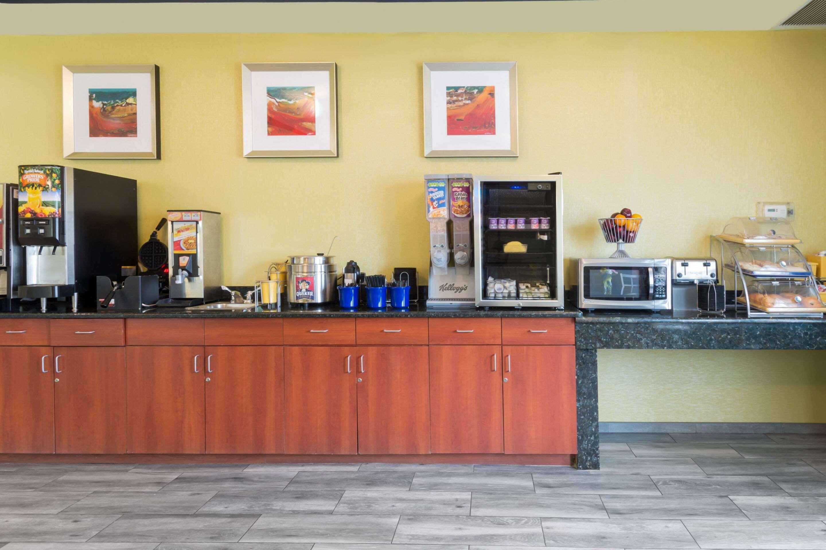 Quality Inn Poughkeepsie Exterior photo